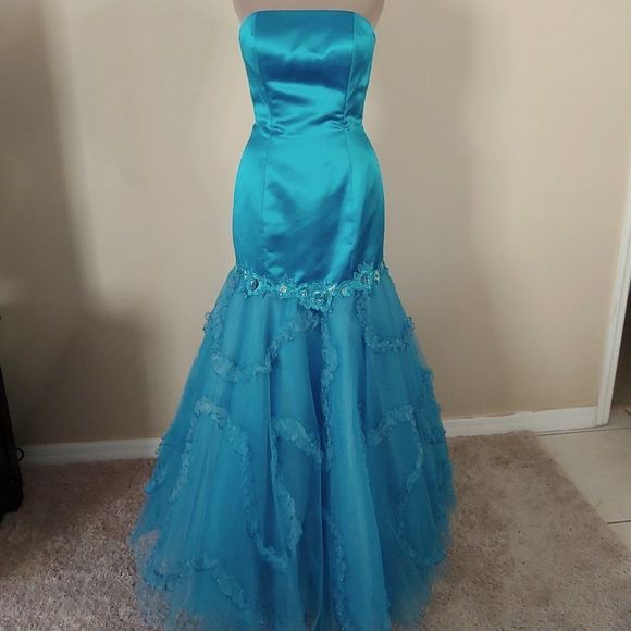 Fire & Ice Dresses & Skirts - NWT Fire & Ice Mermaid Long Gown in Turquoise